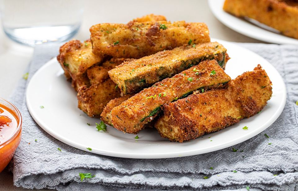 CRISPY FRIED ZUCCHINI STICKS