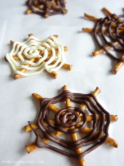 Halloween, Chocolate Pretzel Spider s