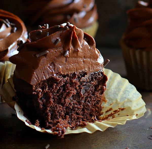 ultimate-chocolate-cupcakes-with-the-ultimate-chocolate-frosting