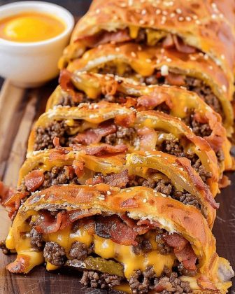 Bacon Cheeseburger Roll